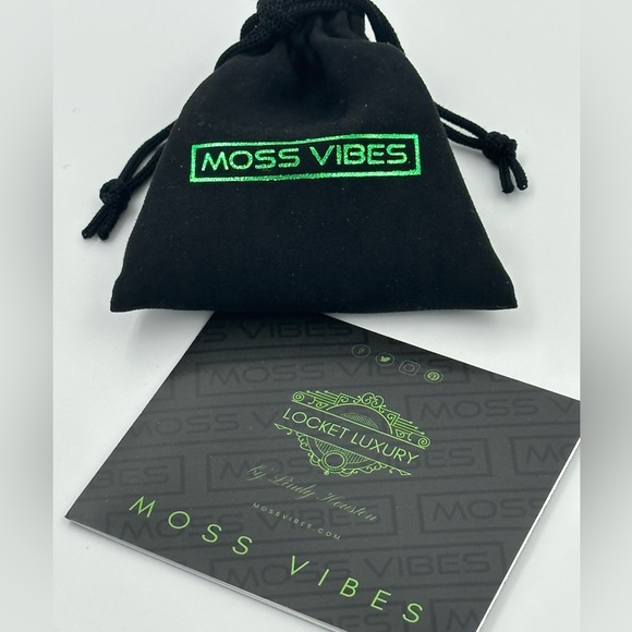 Eternal Moss Locket Pendant Necklace- Wine - Picture 6 of 6